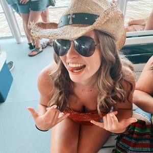 Meet your Posher, Julia